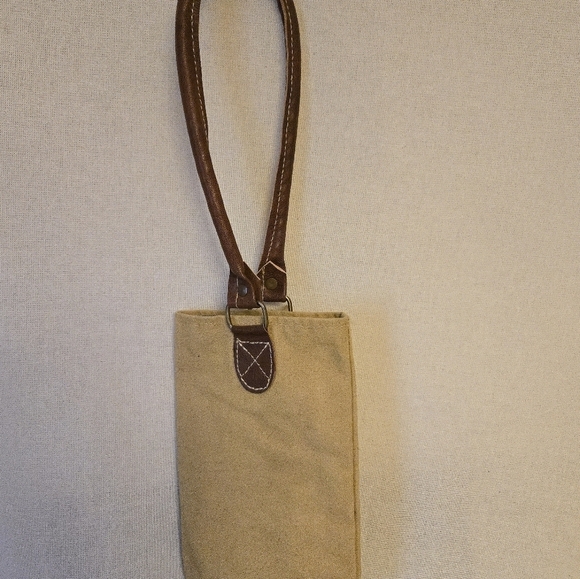 NWT Canvas Wine Tote with Brown Handles Great Hostess Gift! Just Add Wine - Picture 2 of 3